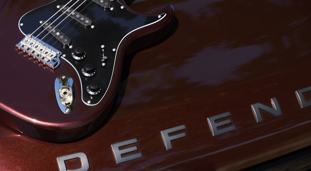 Auf speziellen Wunsch von John Mayer gibt es ab sofort die limitierte Silver Sky Defender-Edition zu bestaunen.