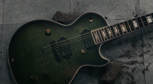 Die Zielgruppe ist bei den neuen Modellen der Epiphone Prophecy-Serie klar definiert. Die Gitarren liefern die perfekte DNA für Metal-Riffs und schnelle Soli.