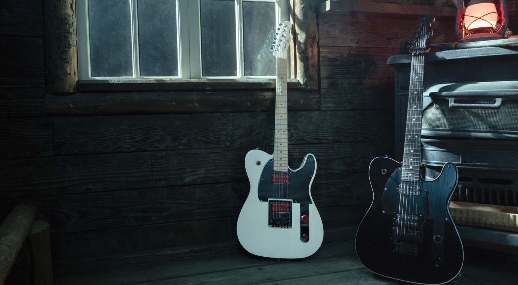 Die Fender John 5 Phantom Telecaster wird zusammen mit zwei weiteren Signature-Modellen präsentiert.