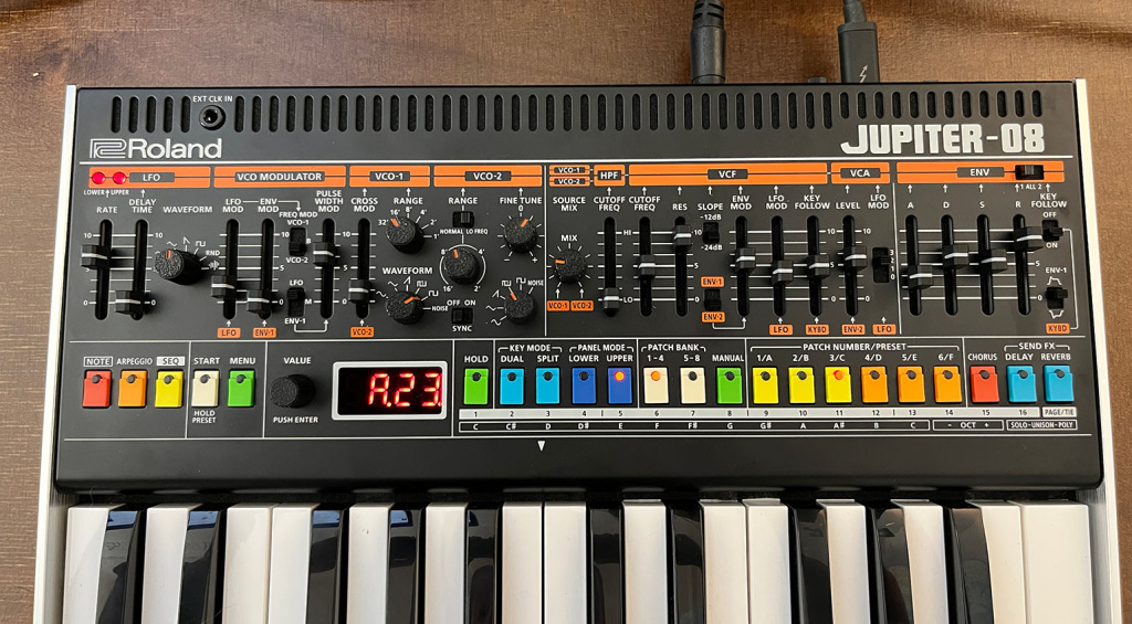 Roland Jupiter-08