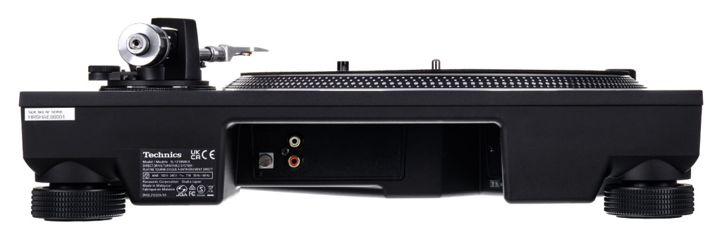 Ein Blick auf die Rückseite des neuen DJ-Turntables von Technics